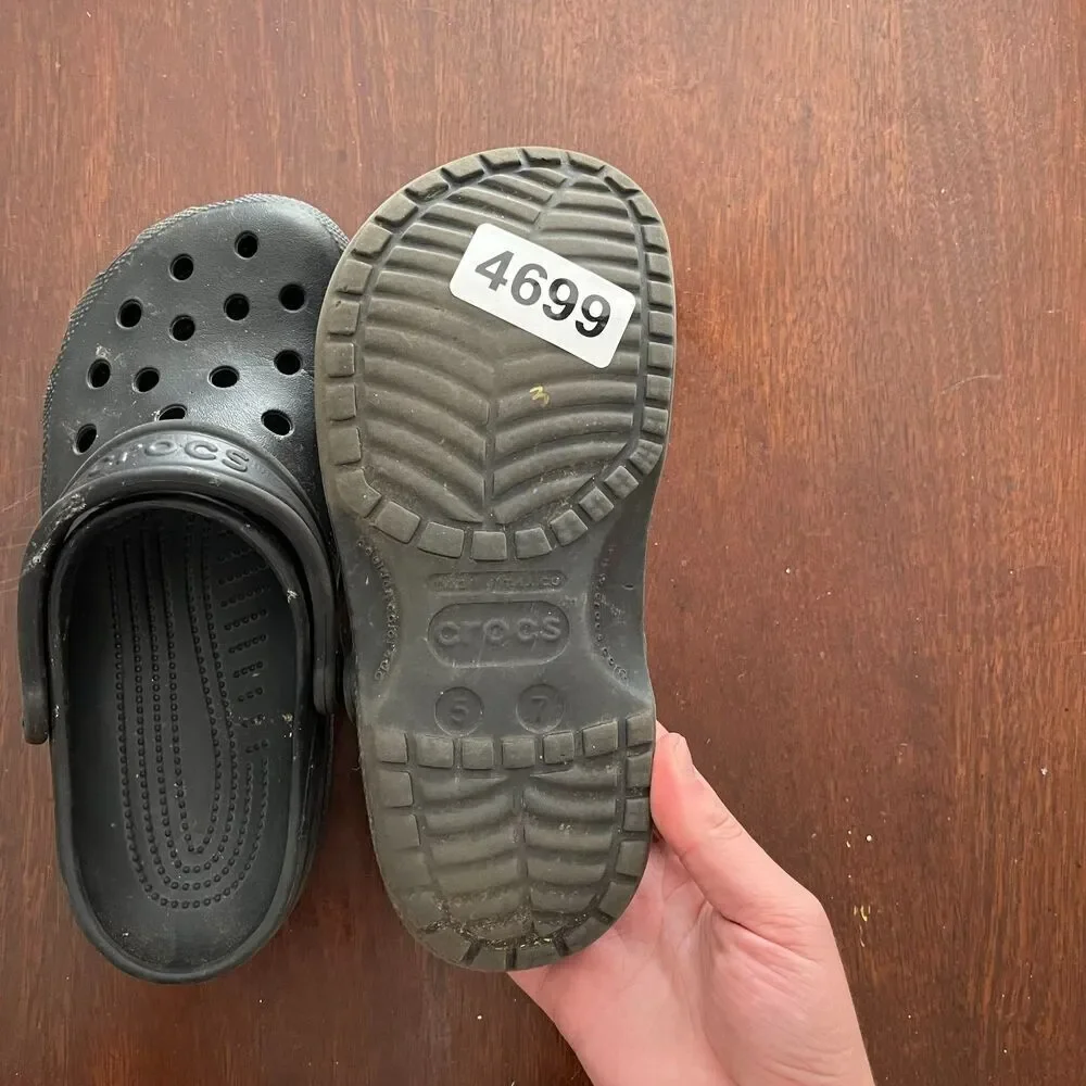 Crocs Classic Unisex Youth Black Clogs 5-7 Slider Sandals Straps Comfort Flats